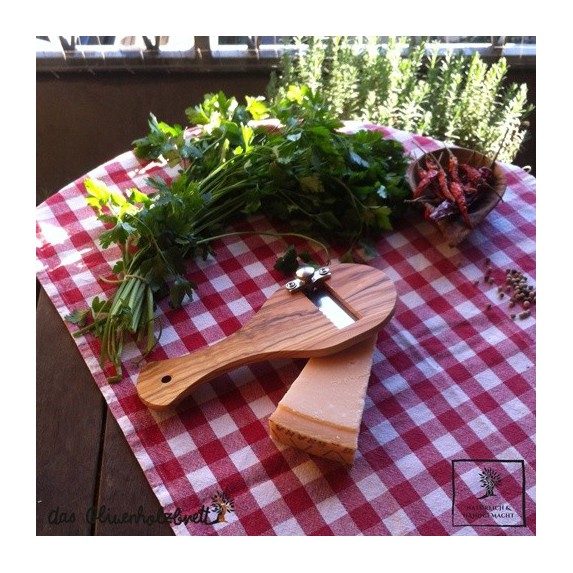 Trüffelhobel oder Parmesanreibe